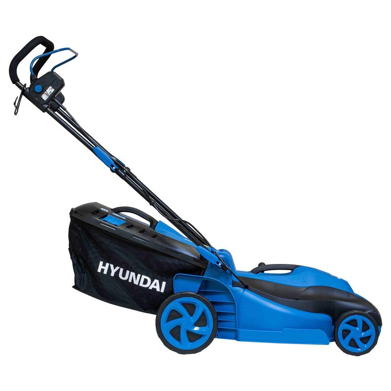 Какую газонокосилку выбрать: основные характеристики